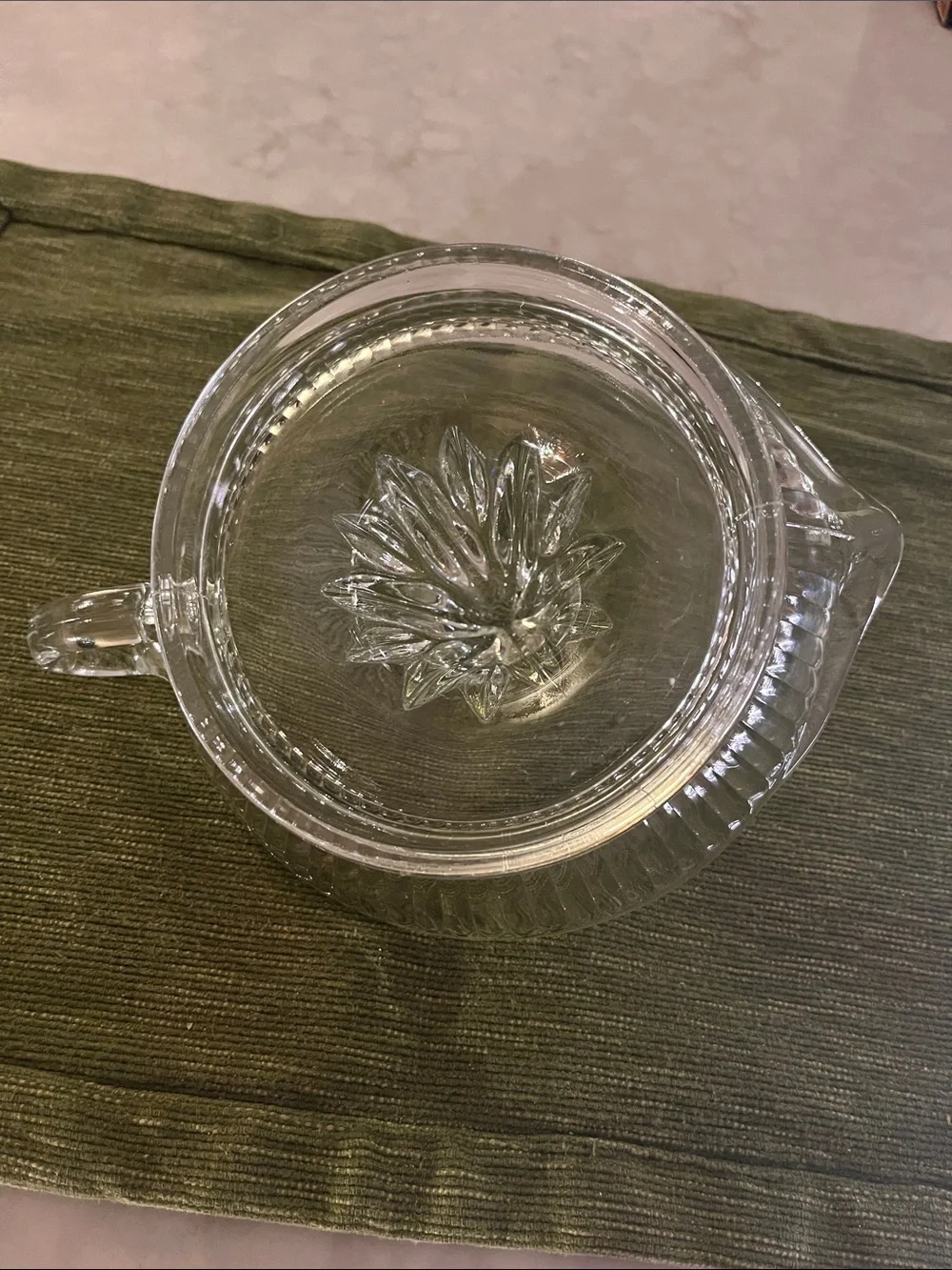 Vintage Clear Glass Citrus Juicer‎ Reamer w/ Handle and Pour Spout Ribbed Design